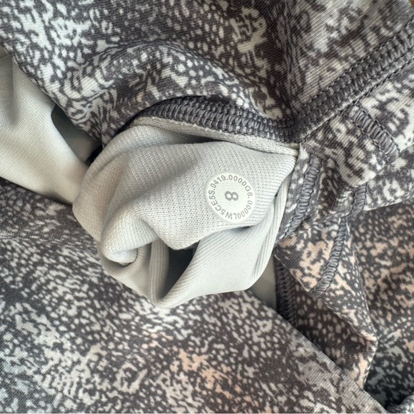 Lululemon Patterned Gray Leggings - Picture 13 of 13